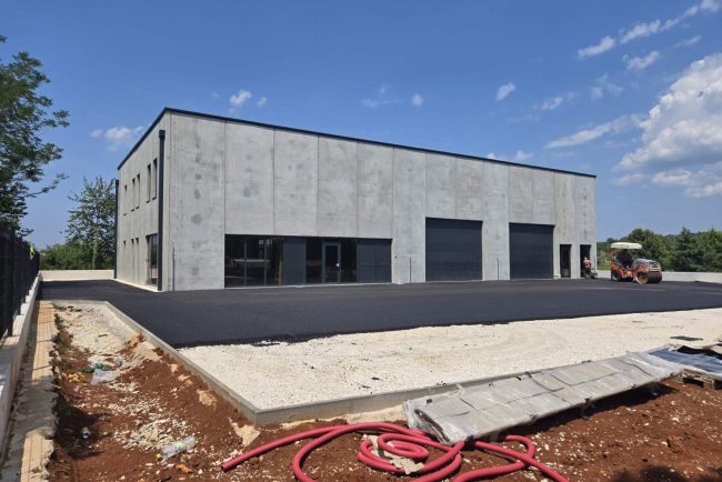 Asfaltiranje-oko-hale2-fi